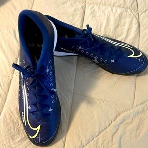 Mens nike size12. Worn 2x. Excellent condition. Practically brand new.